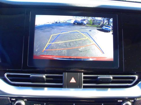 Used 2020 Kia Niro EX FWD image 19