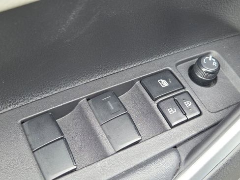 Used 2024 Toyota Corolla Cross LE image 30