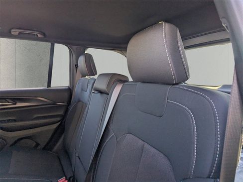 New 2025 Jeep Grand Cherokee Laredo image 7