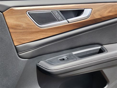 New 2025 Volkswagen Atlas SE image 17