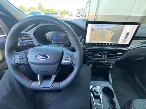 Used 2023 Ford Escape ST-Line w/ Tech Pack #1 AWD/4WD image 5