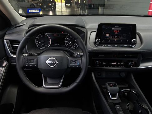 Used 2026 Nissan Rogue SV FWD image 14