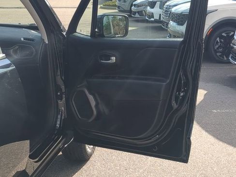 Used 2023 Jeep Renegade Latitude image 47