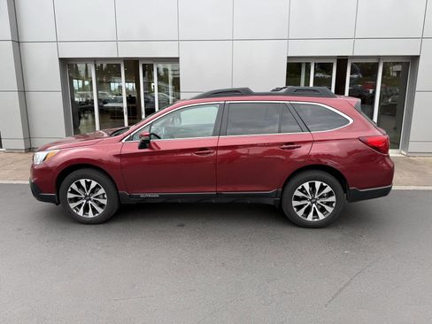 Used 2017 Subaru Outback 2.5i Limited AWD/4WD image 2