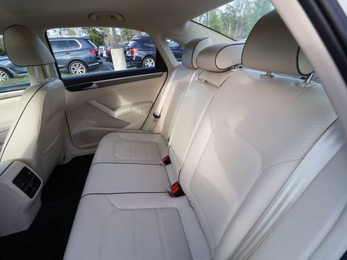 Used 2017 Volkswagen Passat 1.8T SE image 33