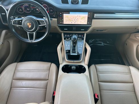 Used 2022 Porsche Cayenne Platinum Edition image 6