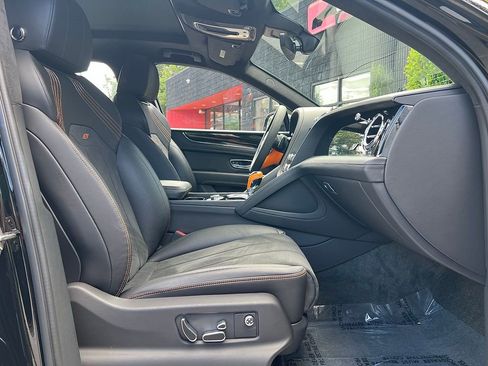 Used 2023 Bentley Bentayga image 33