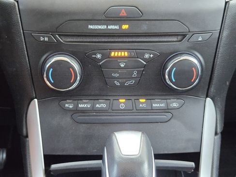 Used 2018 Ford Edge SEL FWD image 21
