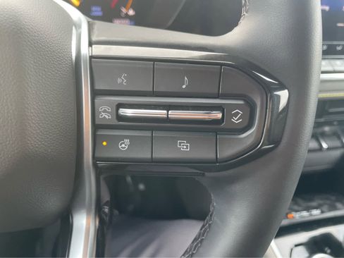 Used 2024 Chevrolet Colorado ZR2 w/ ZR2 Convenience Package III image 16