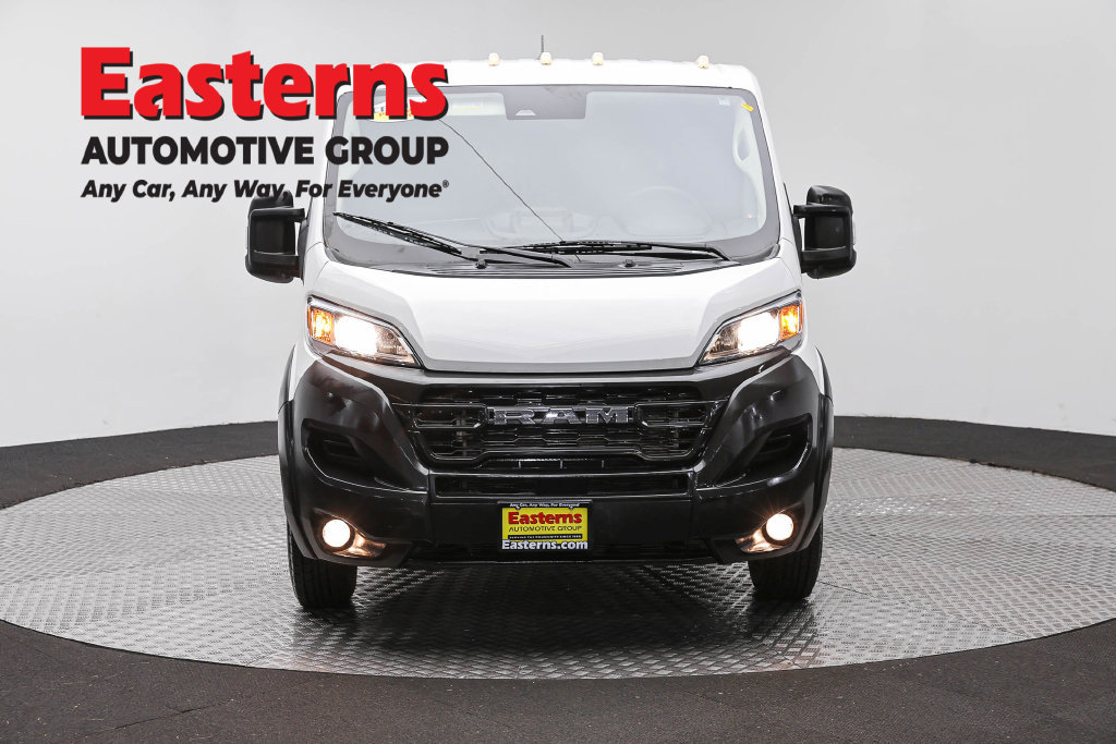Used 2025 RAM ProMaster 2500 w/ Convenience Group FWD image 3