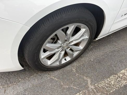 Used 2019 Chevrolet Impala LT FWD image 5