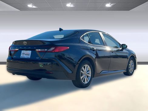 Used 2025 Toyota Camry LE image 9