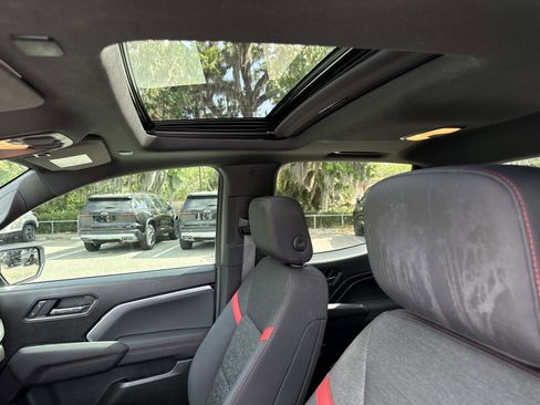 Used 2025 Chevrolet Colorado Z71 w/ Technology Package image 22