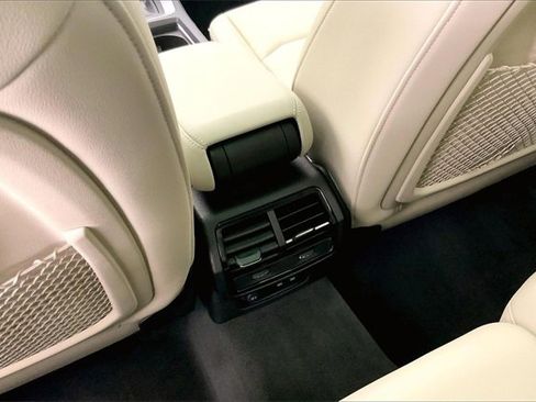 Certified 2025 Audi Q3 2.0T Premium Plus w/ Premium Plus Package image 34