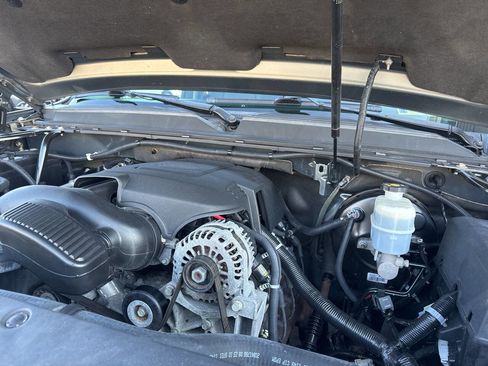 Used 2011 Chevrolet Avalanche LTZ image 12