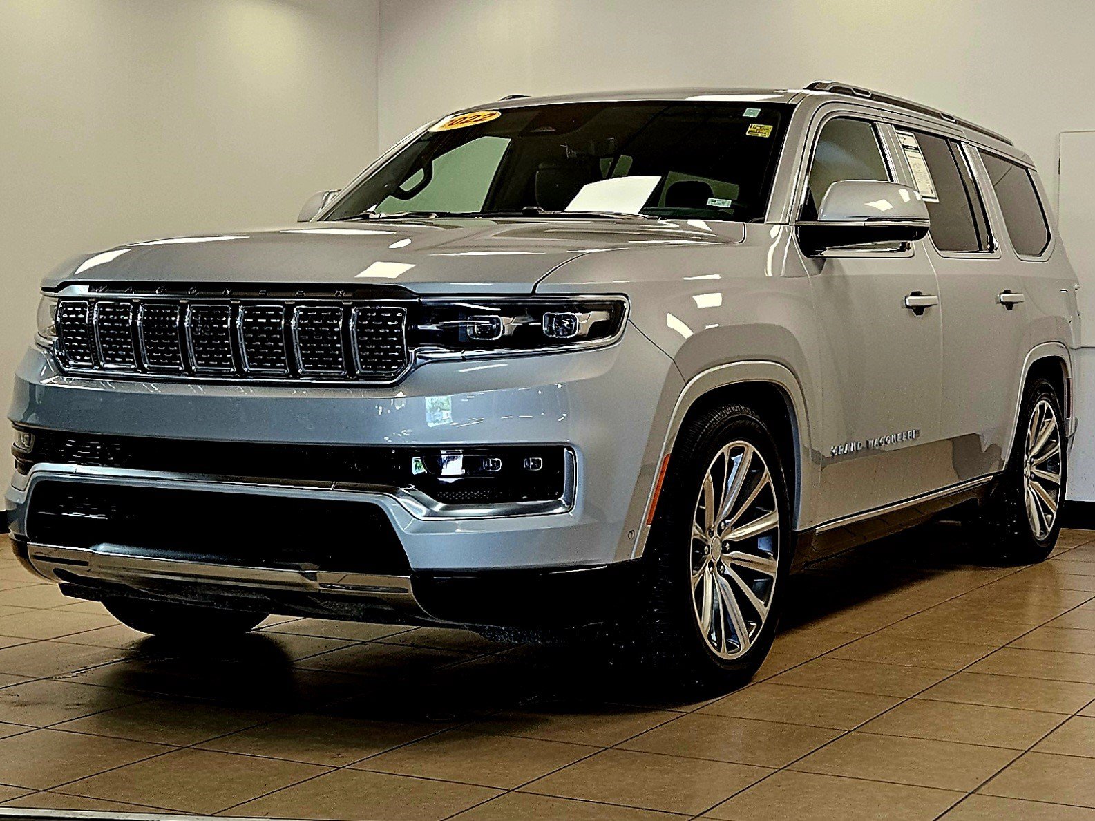 Used 2022 Jeep Grand Wagoneer Series II w/ Convenience Group III AWD/4WD image 3