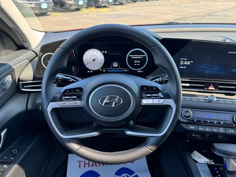 Used 2023 Hyundai Elantra Limited w/ Preferred Accessory Package FWD image 17