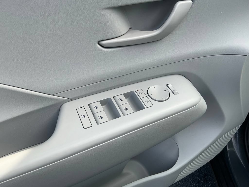 Certified 2025 Hyundai Kona SEL AWD/4WD image 15