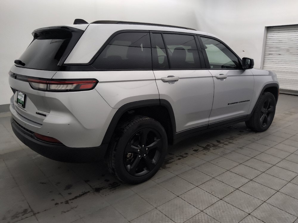 Used 2023 Jeep Grand Cherokee Limited w/ Black Appearance Package RWD image 10