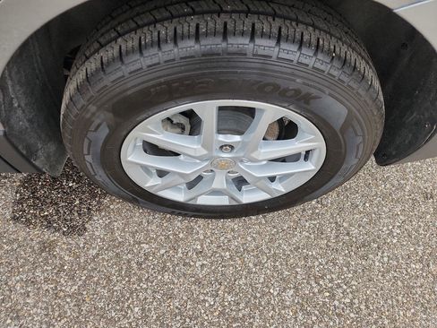 Used 2024 Chevrolet Equinox LT image 19