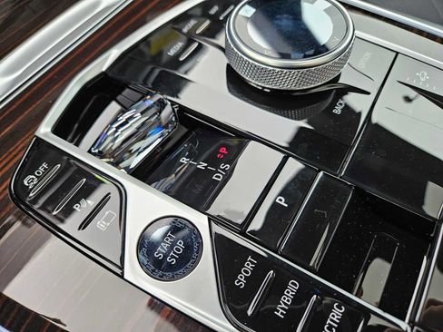 New 2026 BMW X5 xDrive50e w/ Executive Package image 31