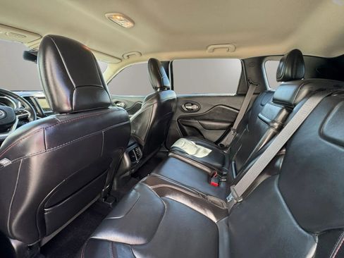 Used 2016 Jeep Cherokee Trailhawk w/ Comfort/Convenience Group AWD/4WD image 13