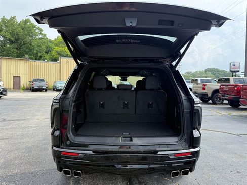 Used 2024 Chevrolet Traverse RS w/ LPO, Floor Liner Package image 32