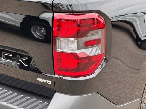 New 2024 Ford Maverick Lariat w/ Black Appearance Package image 6