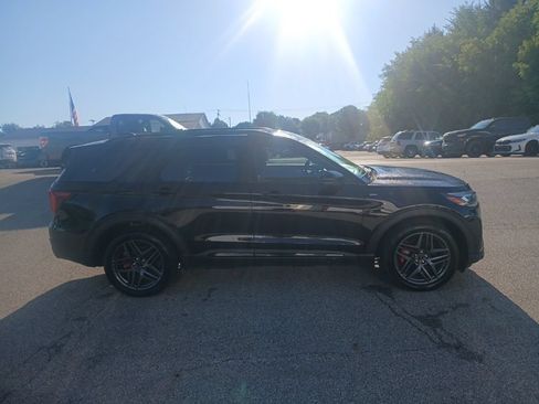 Used 2025 Ford Explorer ST-Line w/ ST-Line Street Pack AWD/4WD image 6