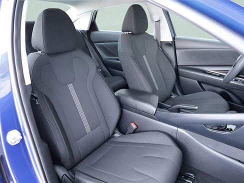 Used 2021 Hyundai Elantra SE image 23