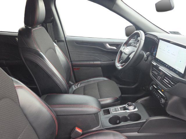 Used 2024 Ford Escape ST-Line w/ Tech Pack #1 AWD/4WD image 41