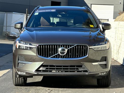 Certified 2022 Volvo XC60 B5 Momentum image 10