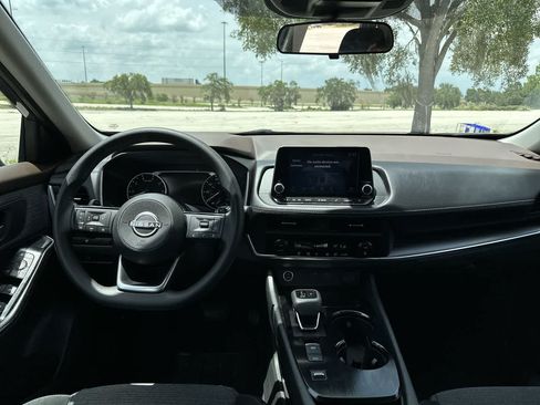 Used 2023 Nissan Rogue SV FWD image 15