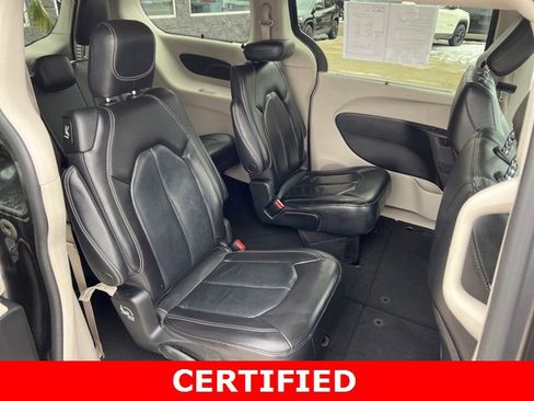 Certified 2022 Chrysler Pacifica Touring-L image 14