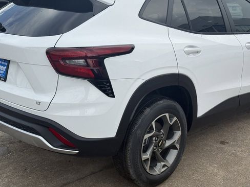 New 2026 Chevrolet Trax LT w/ Sunroof Package image 11