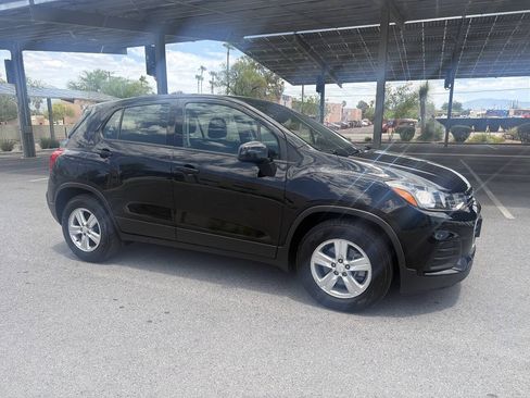 Used 2019 Chevrolet Trax LS w/ LPO, Cargo Package FWD image 11