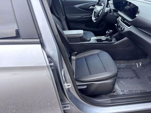 Used 2025 Buick Envista Preferred image 32