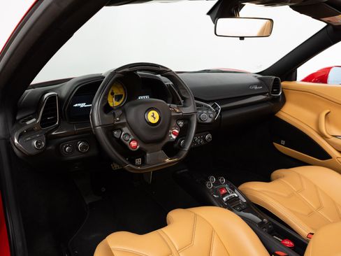 Used 2014 Ferrari 458 Spider RWD image 2