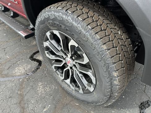 New 2026 GMC Canyon Denali AWD/4WD image 10