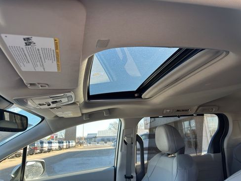 Used 2024 Toyota Sienna XLE image 25