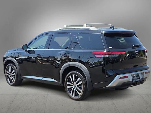 Used 2025 Nissan Pathfinder Platinum w/ Black Appearance Package FWD image 6