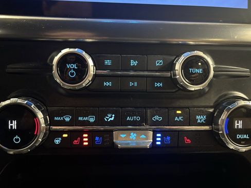 Used 2021 Ford F150 Lariat w/ Equipment Group 502A High image 4