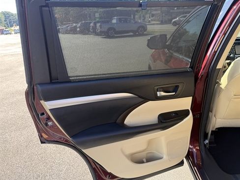 Used 2014 Toyota Highlander XLE AWD/4WD image 26