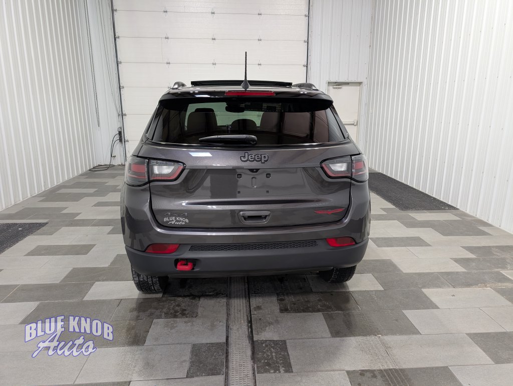 Used 2022 Jeep Compass Trailhawk w/ Trailhawk Elite Group AWD/4WD image 3