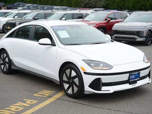 Certified 2024 Hyundai Ioniq 6 SE RWD image 3