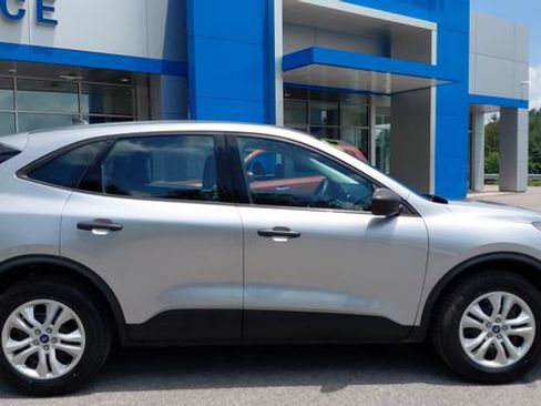 Used 2022 Ford Escape S AWD/4WD image 3