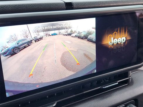 Used 2024 Jeep Wrangler Unlimited image 20