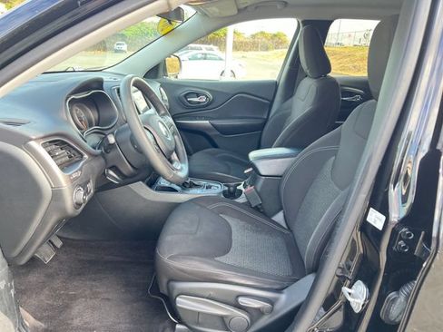 Used 2019 Jeep Cherokee Latitude w/ Popular Appearance Group FWD image 15