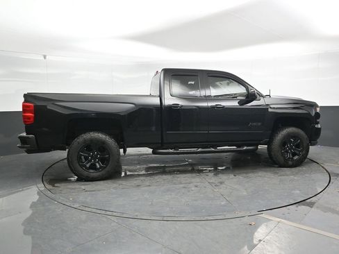 Used 2018 Chevrolet Silverado 1500 LT w/ Midnight Edition image 5