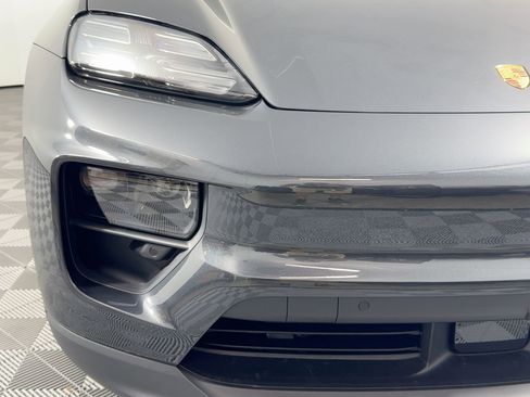 Used 2025 Porsche Macan 4S Electric image 11